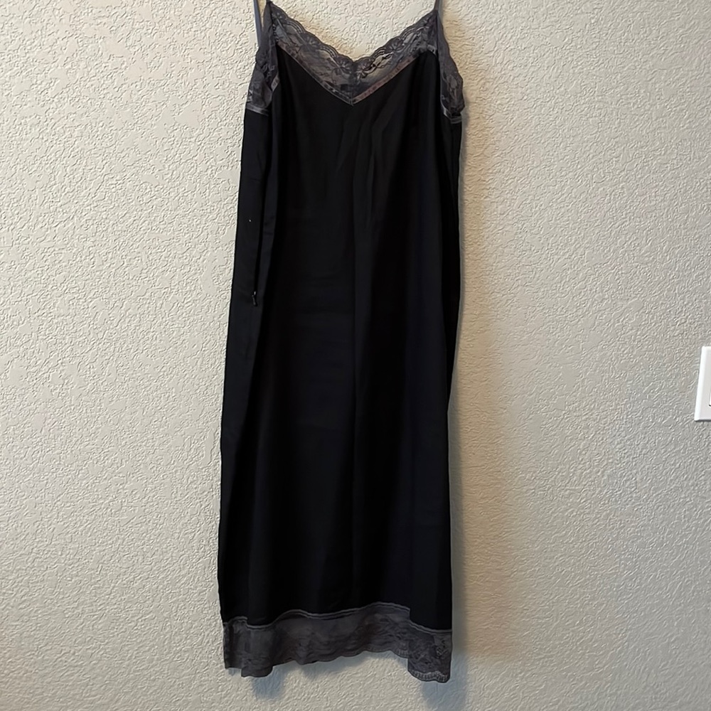 Limited slip/chemise style dress black line gray lace trim size 8